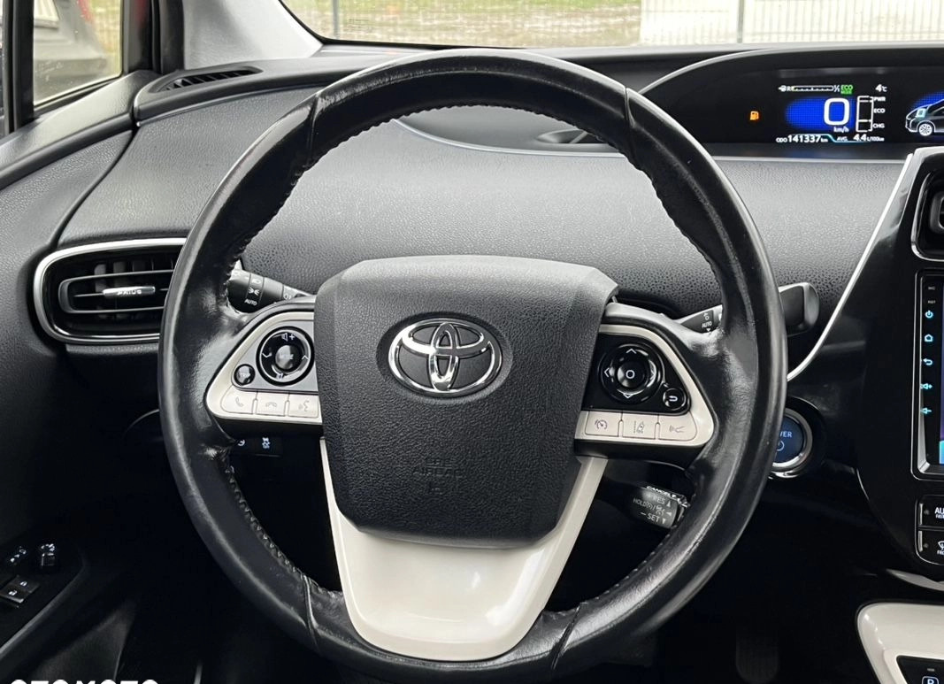 Toyota Prius cena 69900 przebieg: 141000, rok produkcji 2016 z Rawicz małe 301